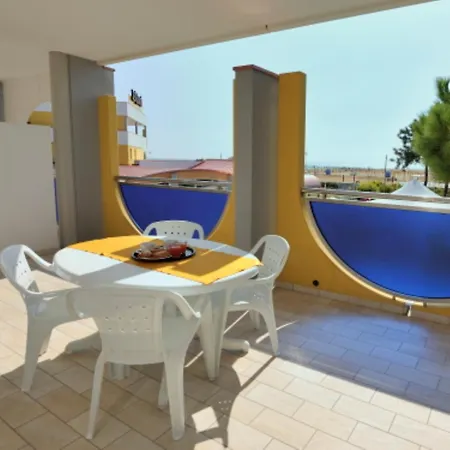 Beachfront With A Big Terrace - Beahost Appartement *