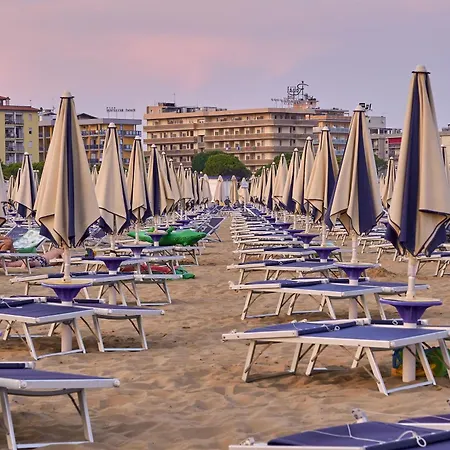 Beachfront With A Big Terrace - Beahost Διαμέρισμα *