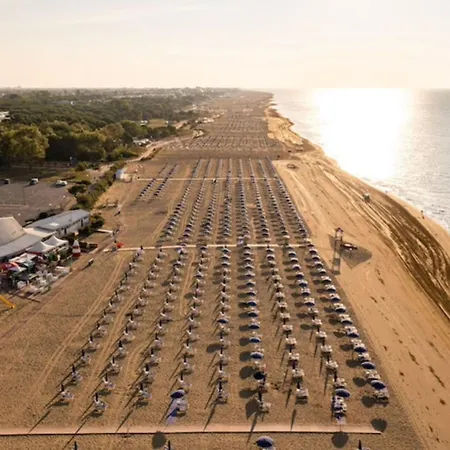 Beachfront With A Big Terrace - Beahost Διαμέρισμα