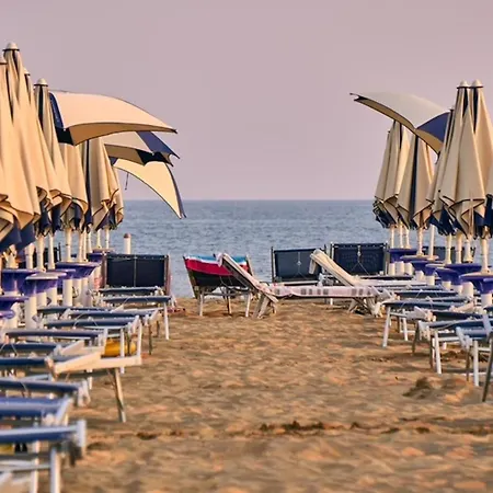 Beachfront With A Big Terrace - Beahost Διαμέρισμα Μπιμπιόνε